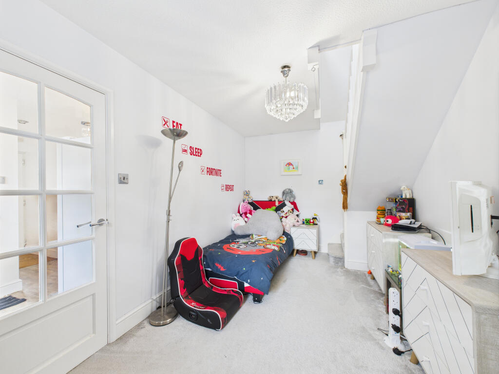 CAM02909G0-PR0425-STILL014