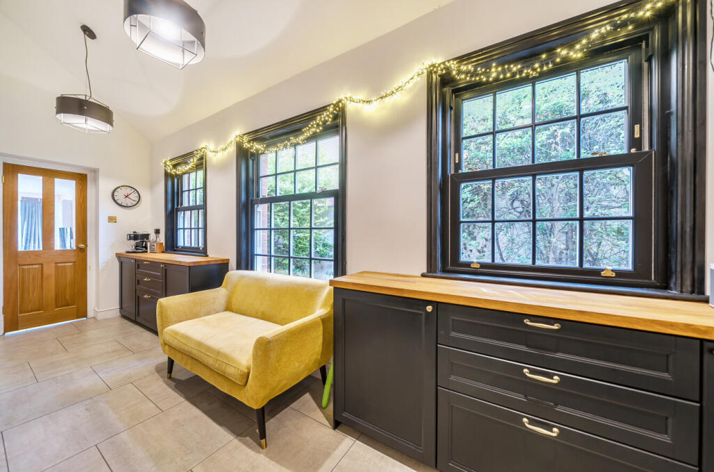 1328135-11-687944...