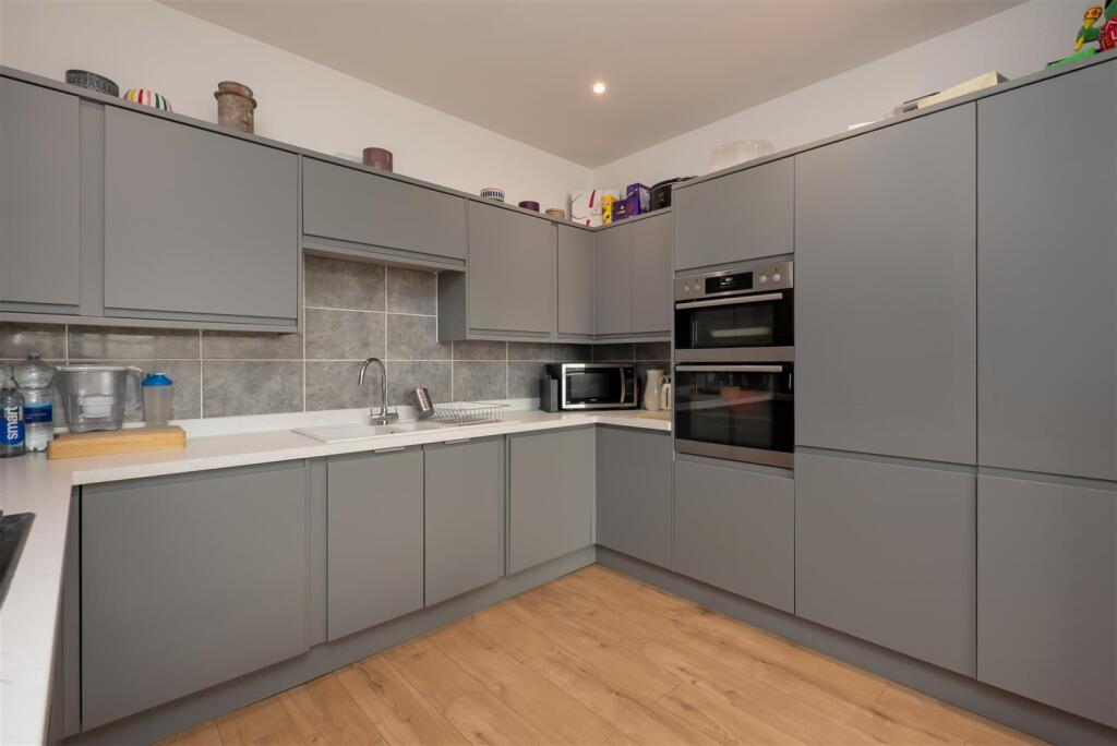 Oystergate Apartments, Wraik Hill