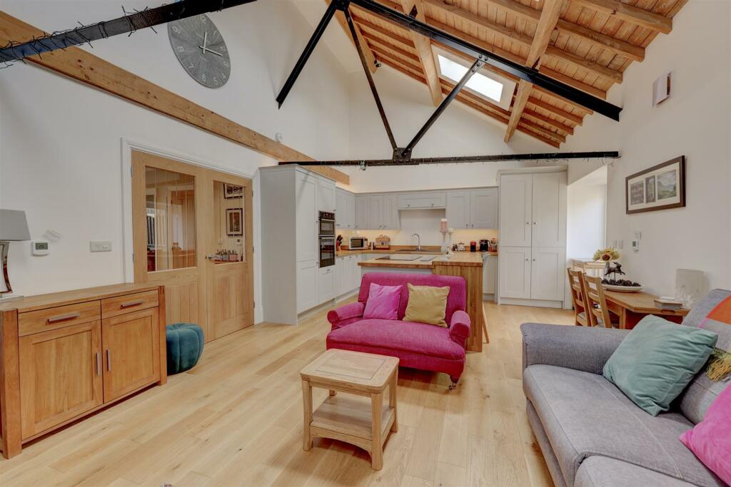 Open Plan Living Room / Kitchen