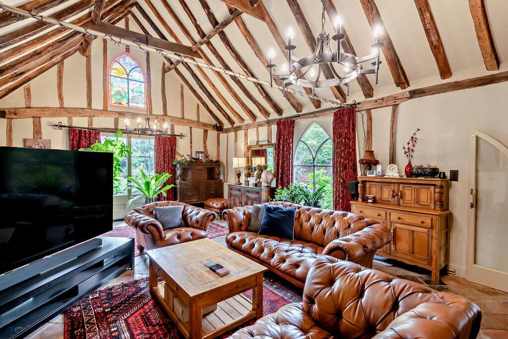 8598428-interior1...