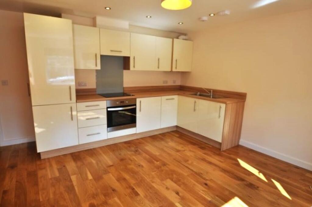 Kitchen &amp; Living Area