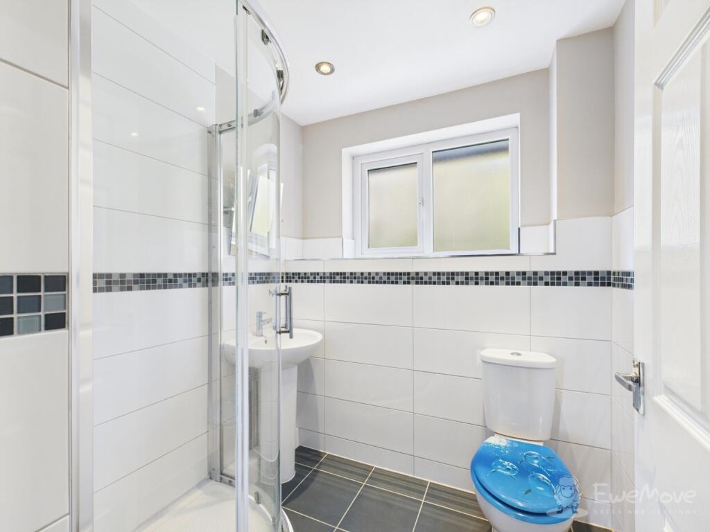 Shower room - EweMove Cheadle Hulme and Wilmslow