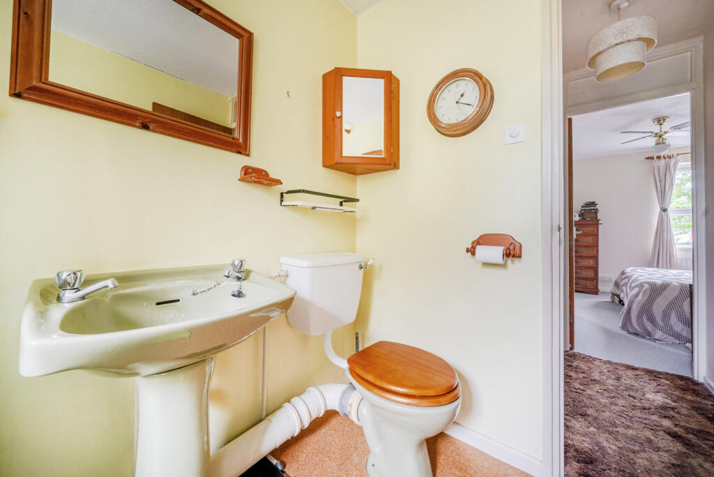 1370913-12-68f63b...