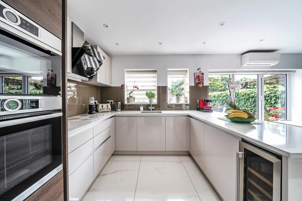 1299764-9-68308d0...