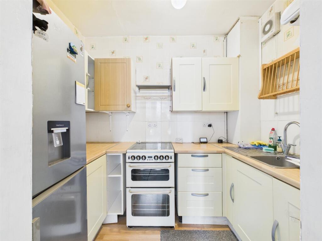 Kitchen: