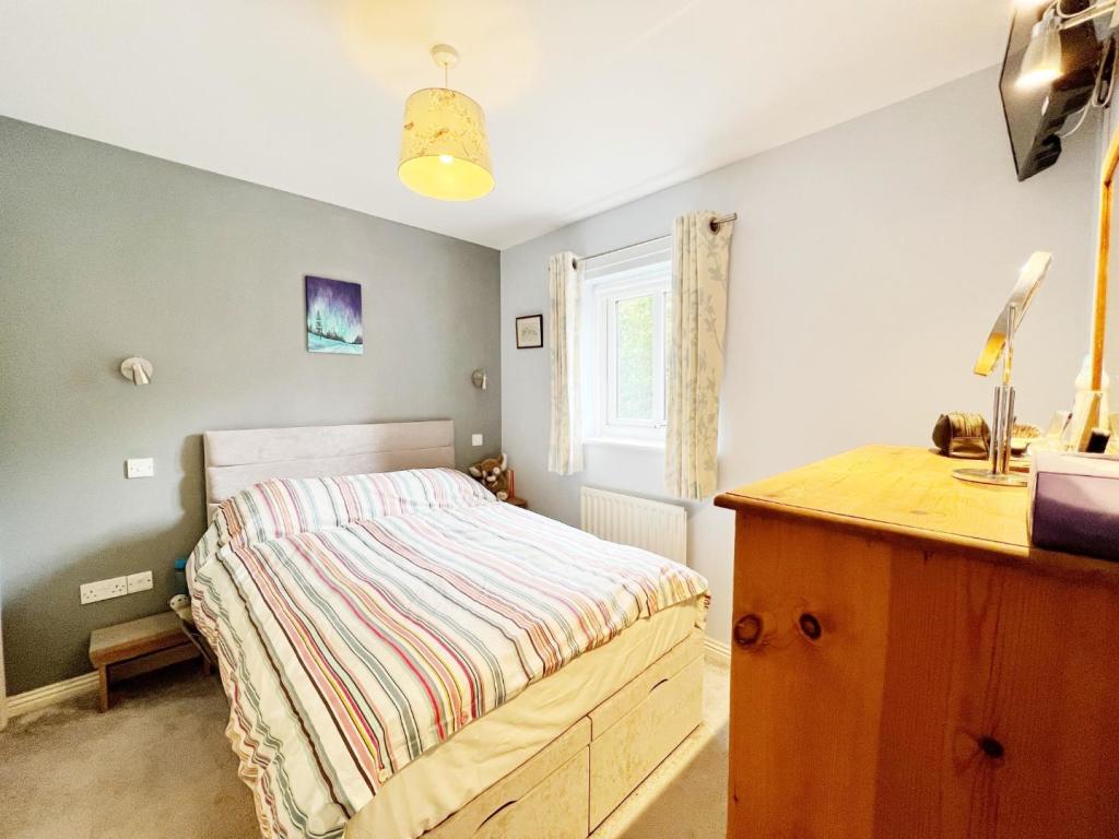 Bedroom 1 pic 1.jpg