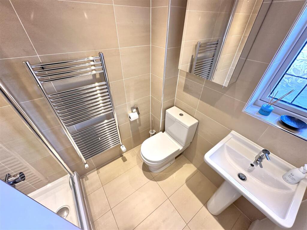 Contemporary En-Suite 155
