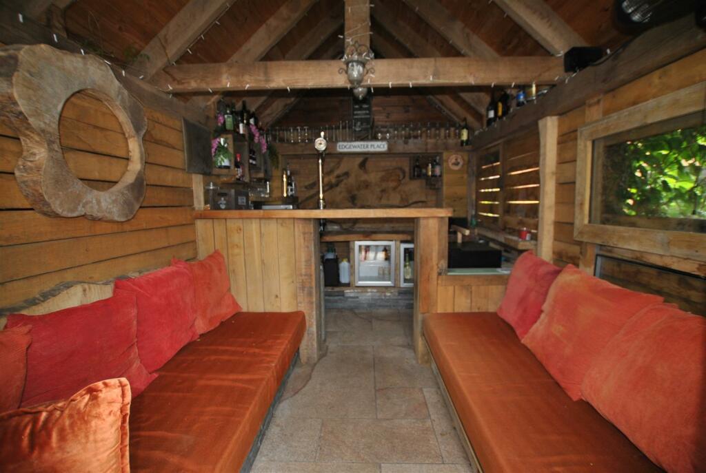 OUTSIDE BAR