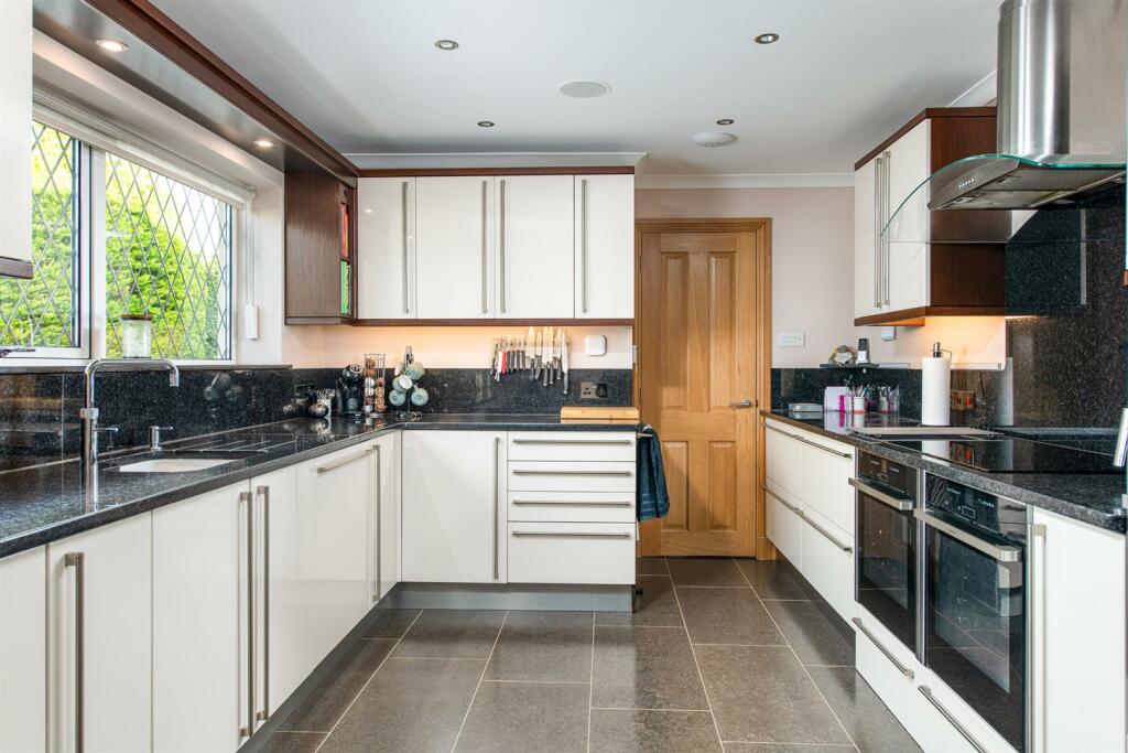 Kitchen_1.jpg