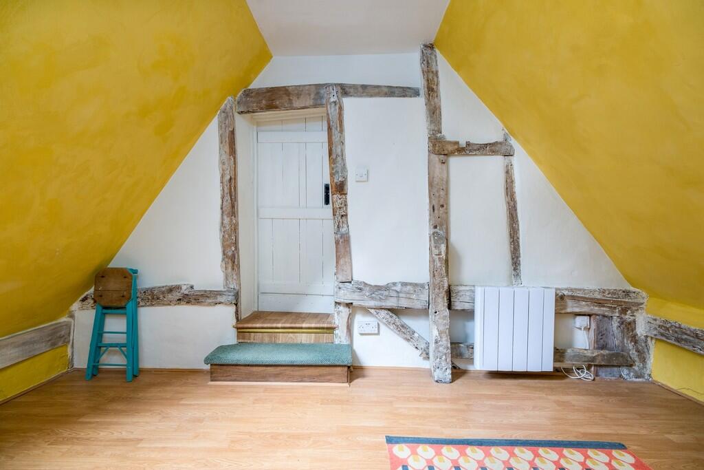 1440px-Crown Hill...