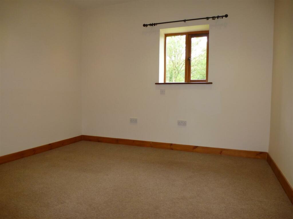 Bedroom 4.JPG