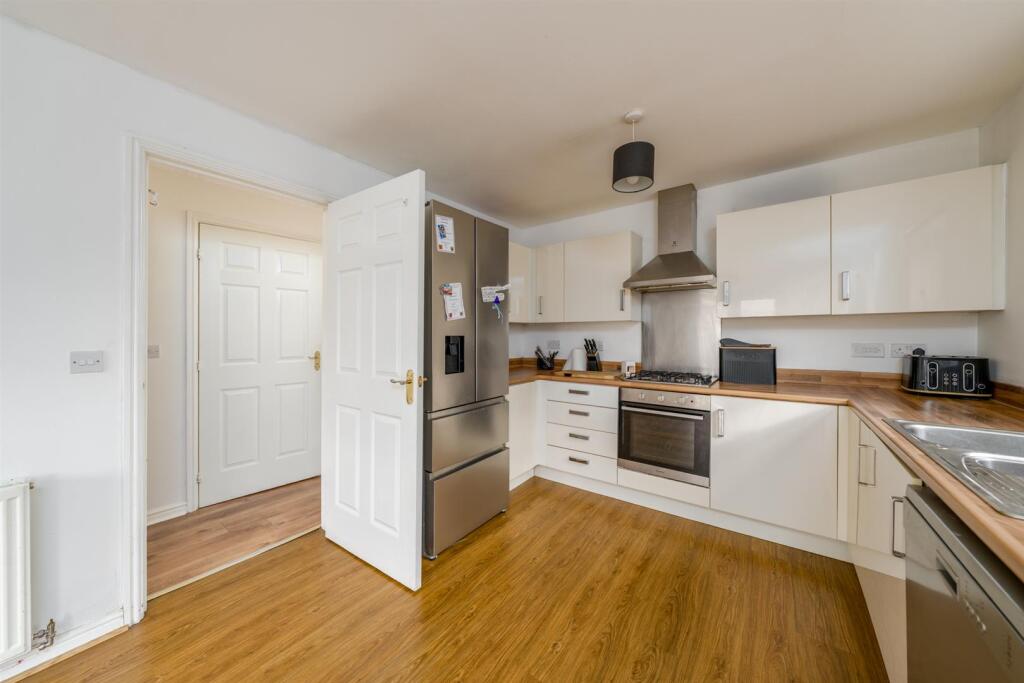 1 Queen Elizabeth Drive-07.jpg