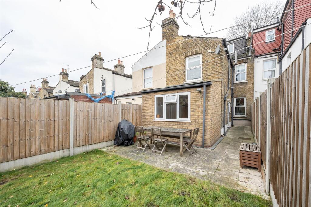 Buckland Road, E10
