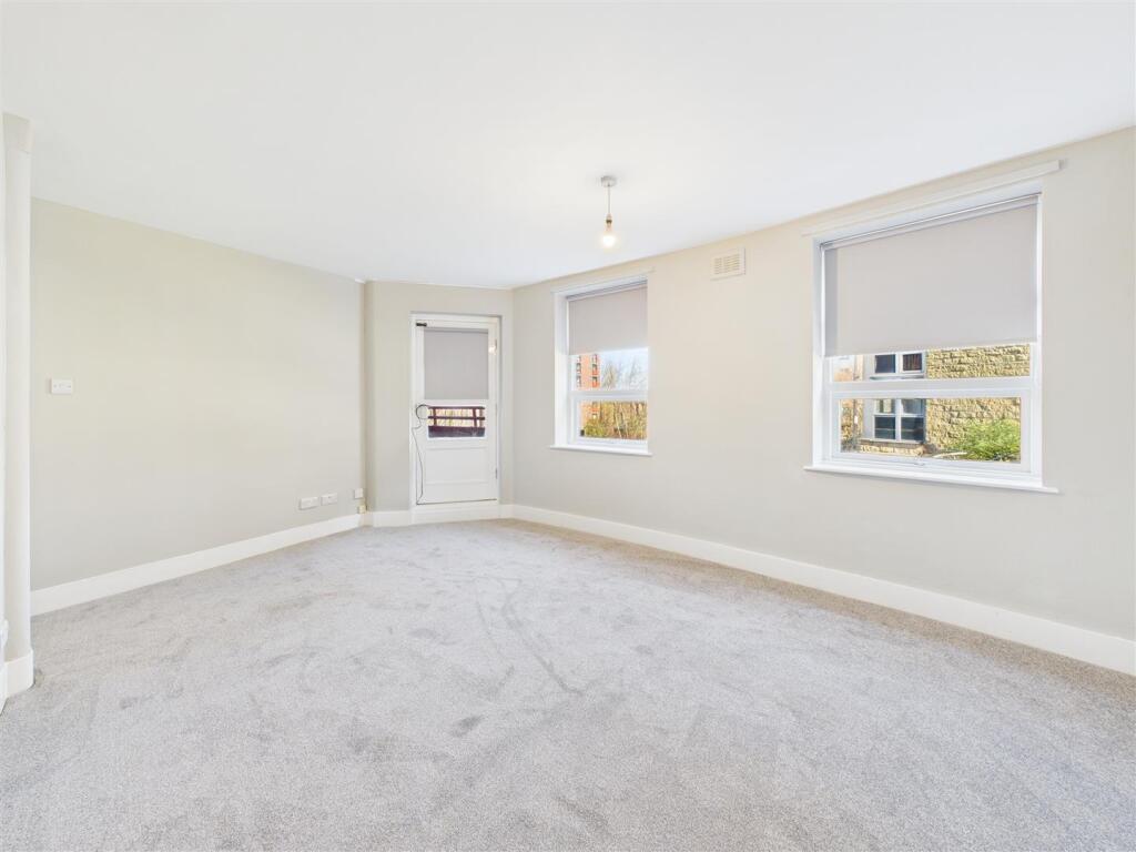 CAM04279G0-PR0076-STILL010.jpg