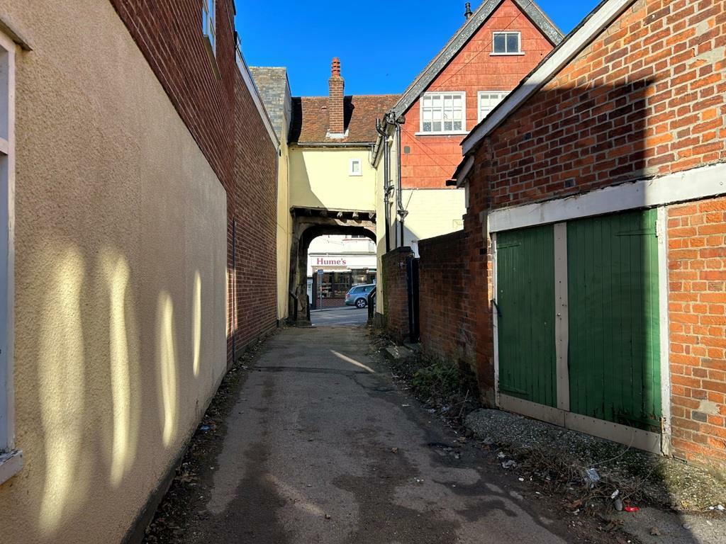LOCATION ACCESS FROM HIGH STREET