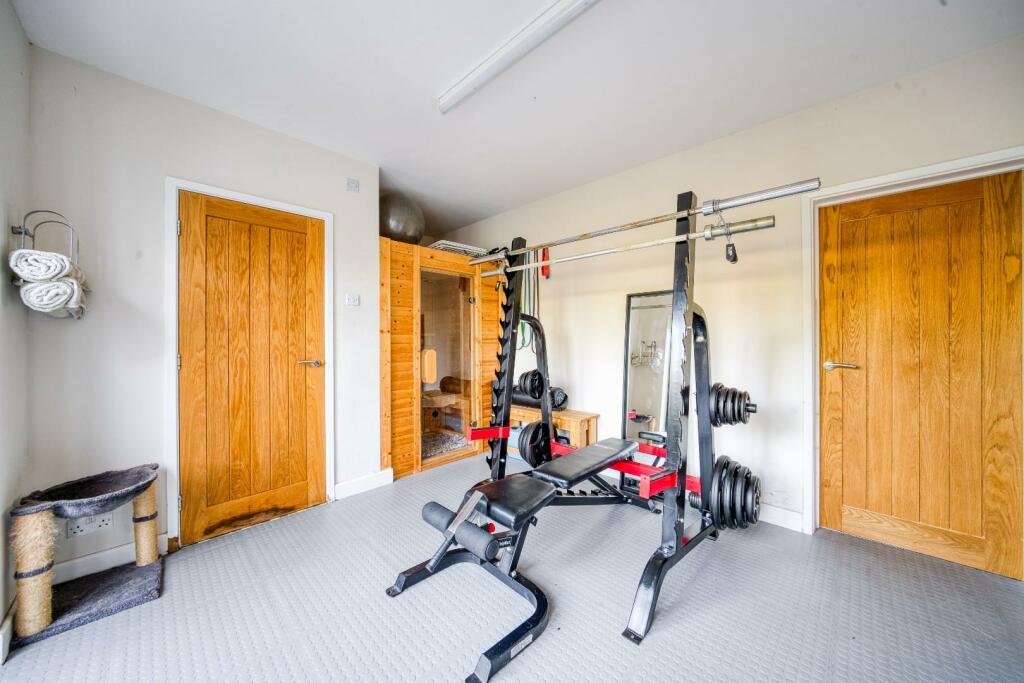 34 Cleeve drive - Mark Templer X PhotoCB 11.jpg