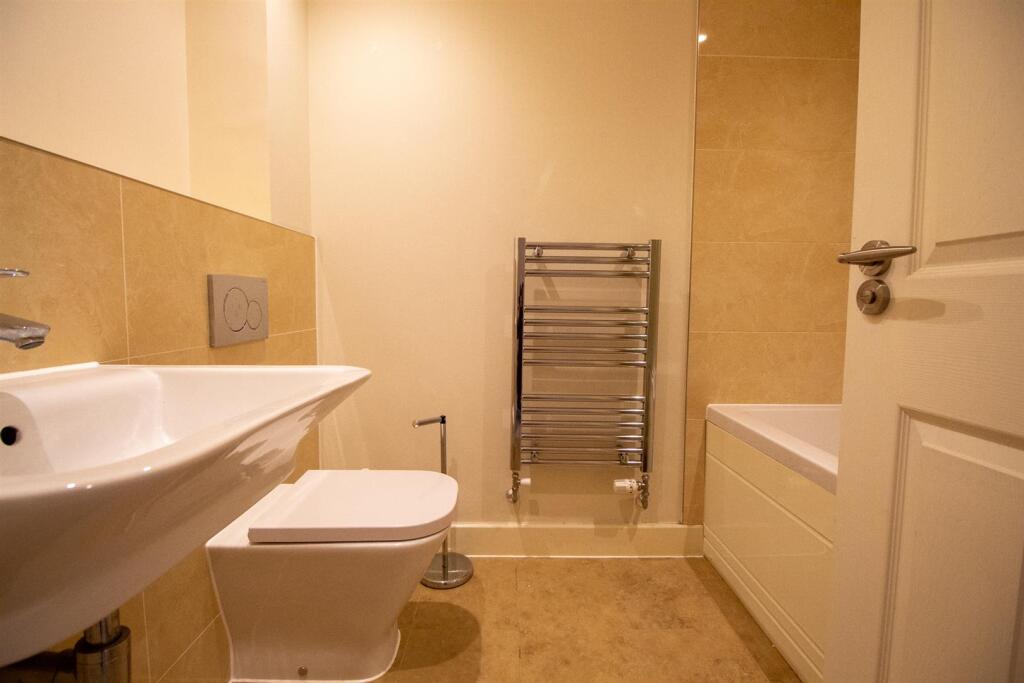 20 Funnell Drive - Bathroom.jpg