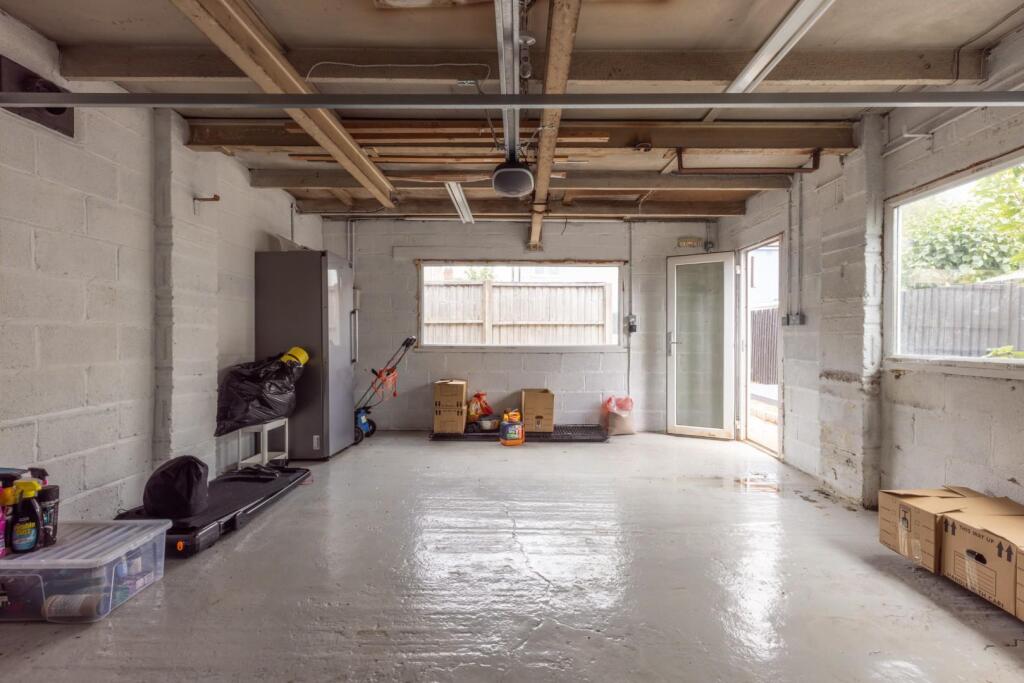 15 Guernsey Avenue, BS4-21.jpg