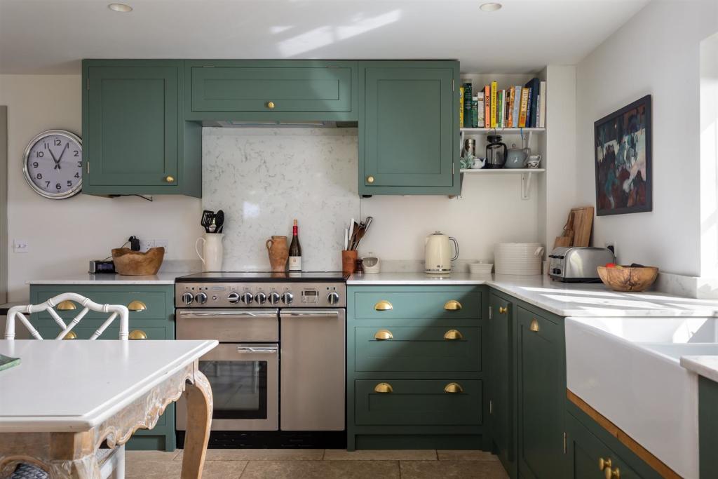 31 - 41 Ampney Crucis - GL7 5SF - Web.jpg
