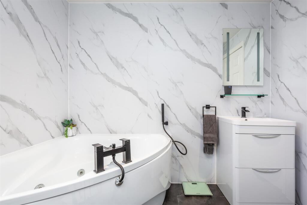 The Chimneys Park Street Worksop S80 1HH-15.jpg