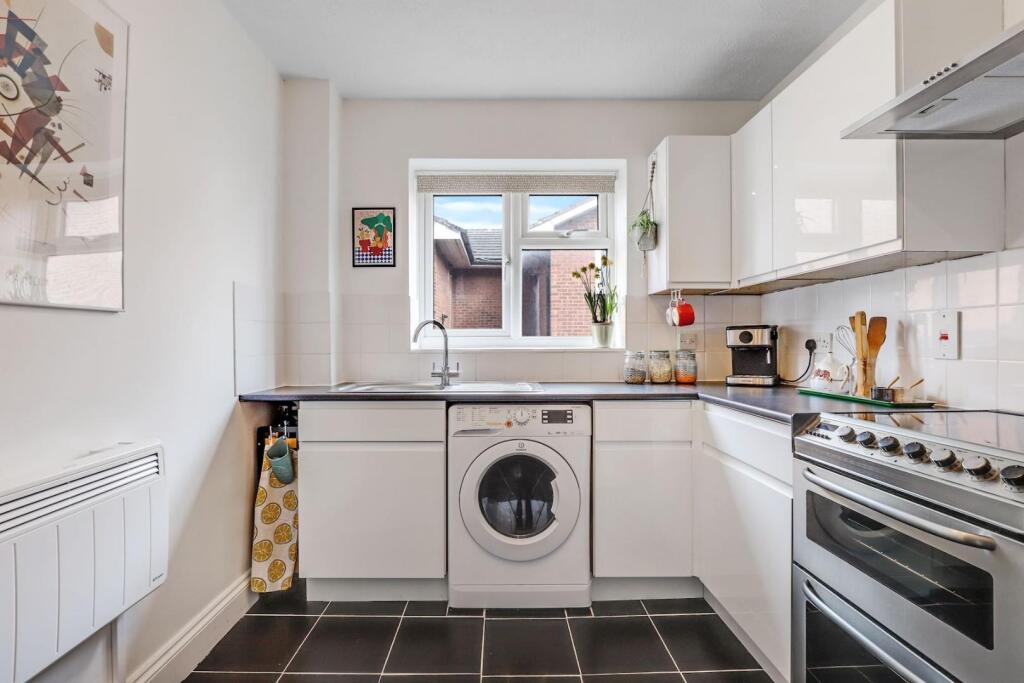 01-567dJHPropWorld - 10 Wakefield Court - 1-medium