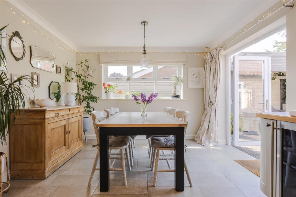 Kitchen diner
