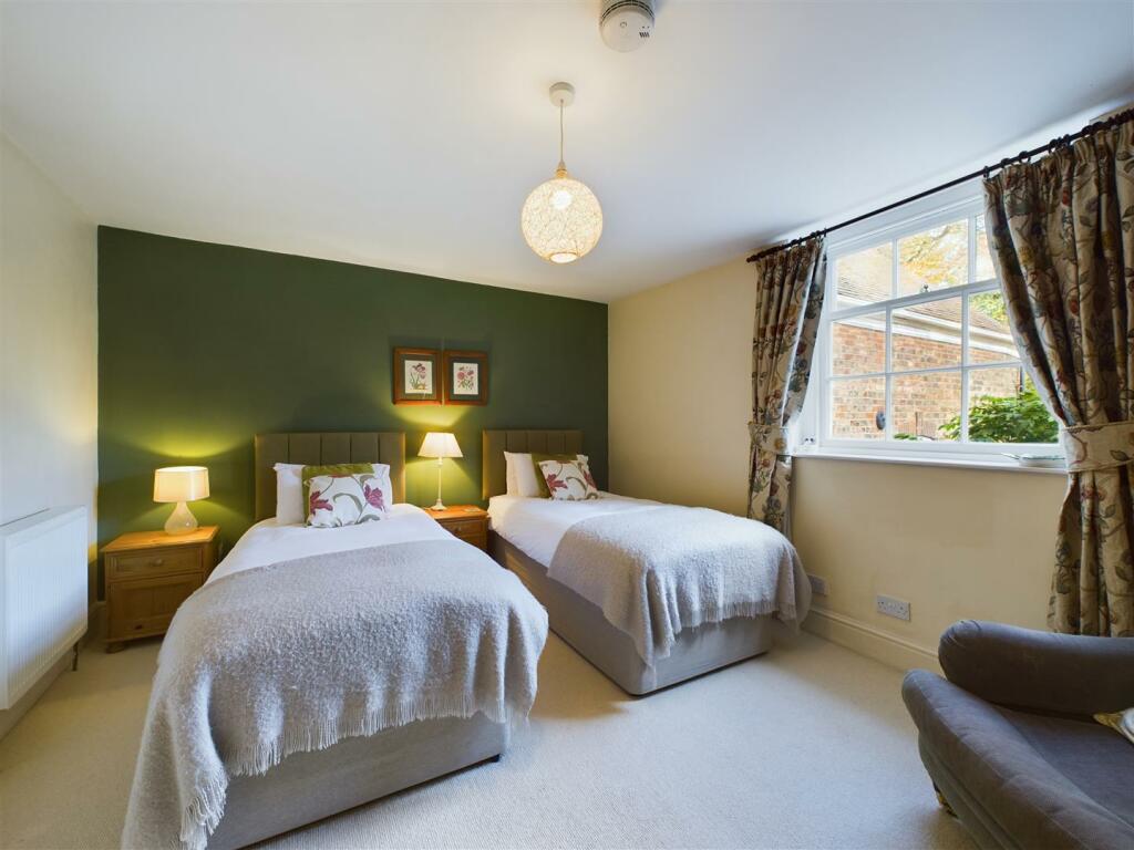 BEDROOM 5