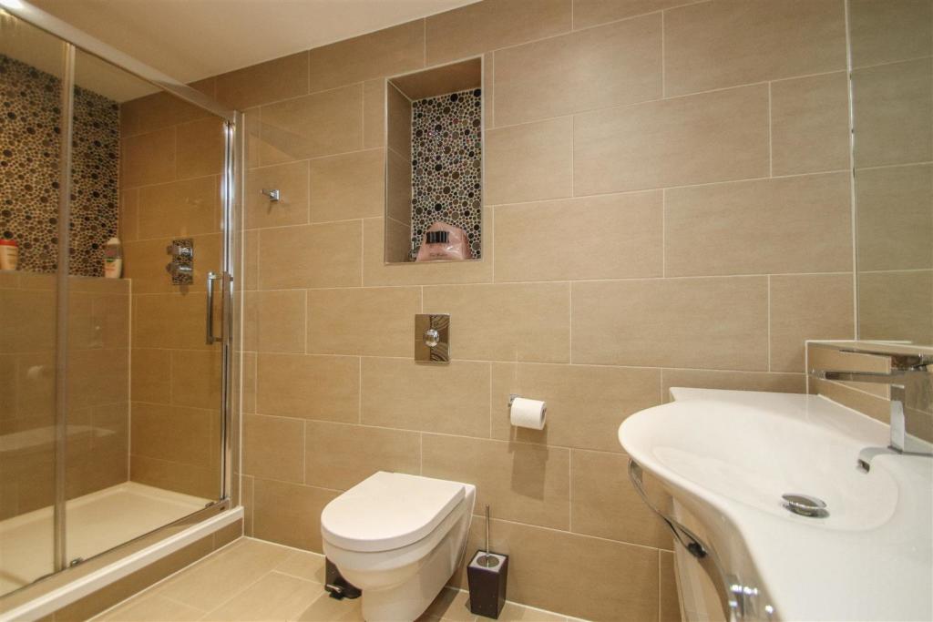 Bedroom 2 En-suite