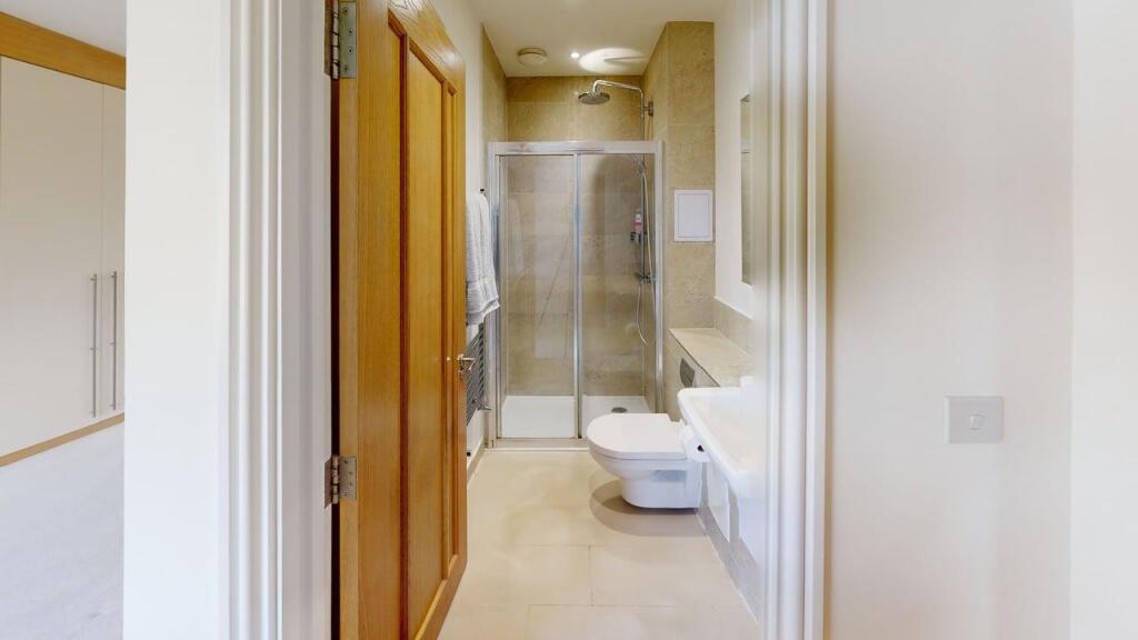 Springfield-Park-Gate-Bathroom.jpg