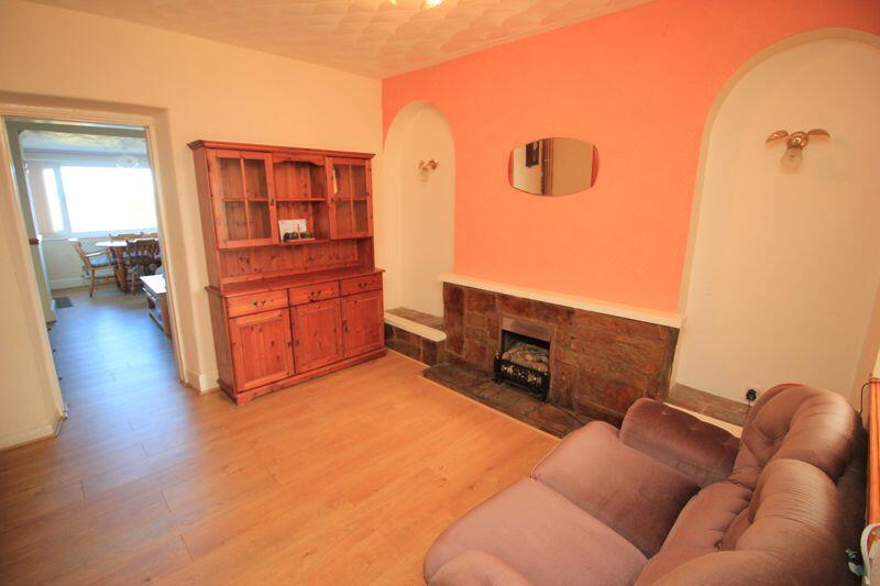 mid living room/diner