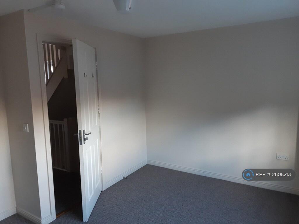 1st Floor Double Bedroom (Back)