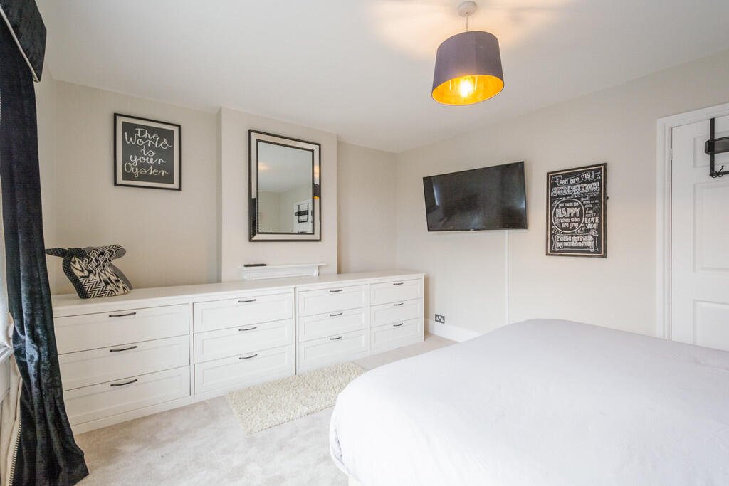 27 Combe Road New...