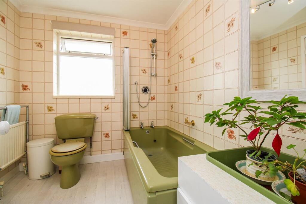 BATHROOM/W.C.