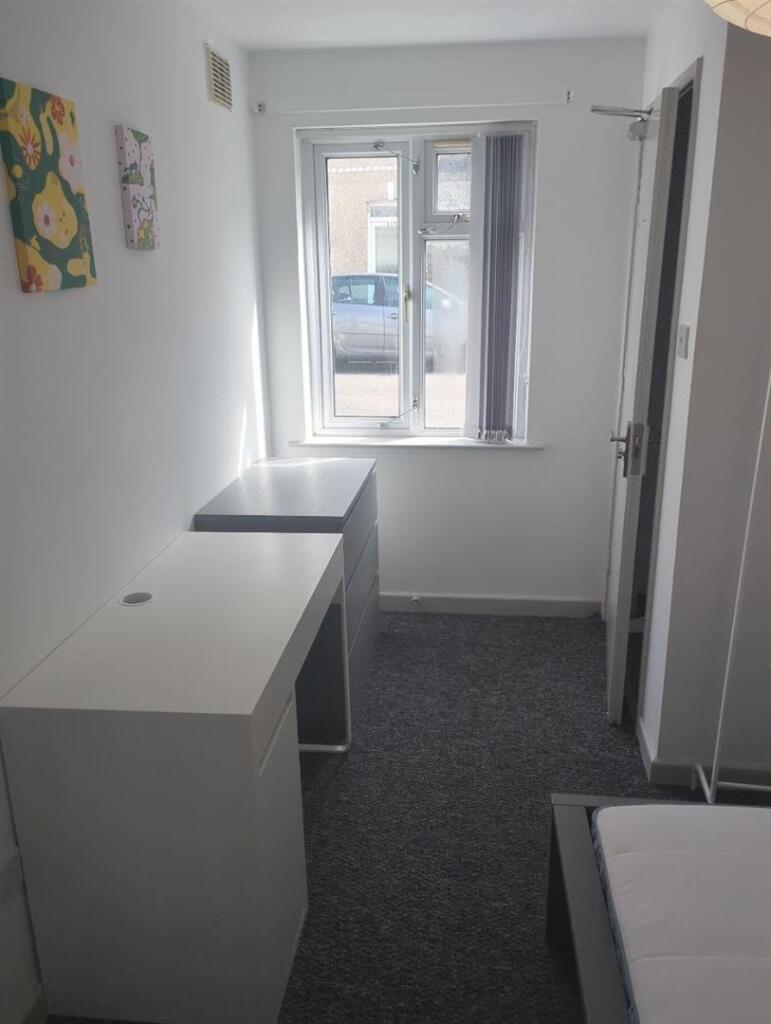12-Bedroom_5-0002.jpg