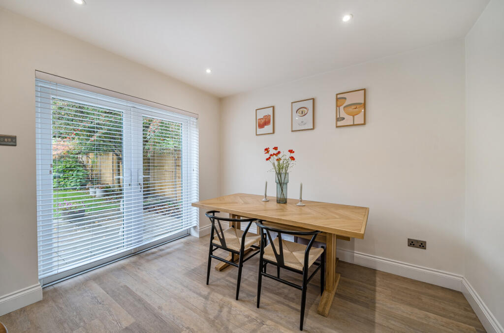 1371005-15-68f62a...