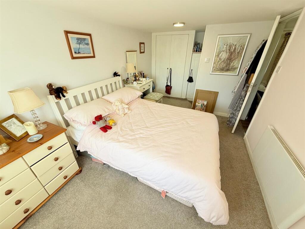 Bedroom 1.jpg