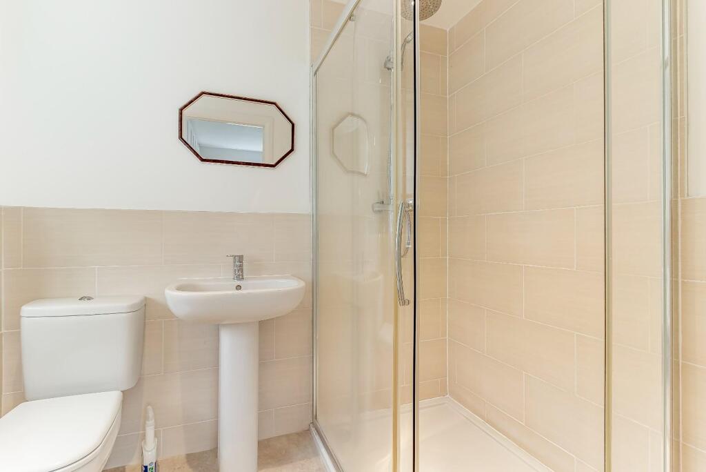 Master Bedroom Ensuite.jpg