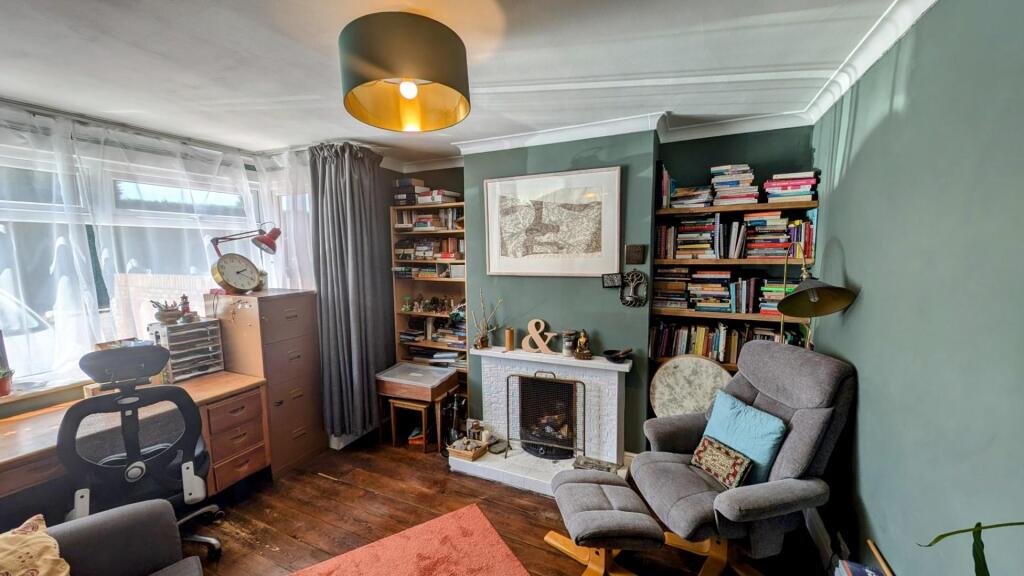 24 Church Rd lounge 2.jpg