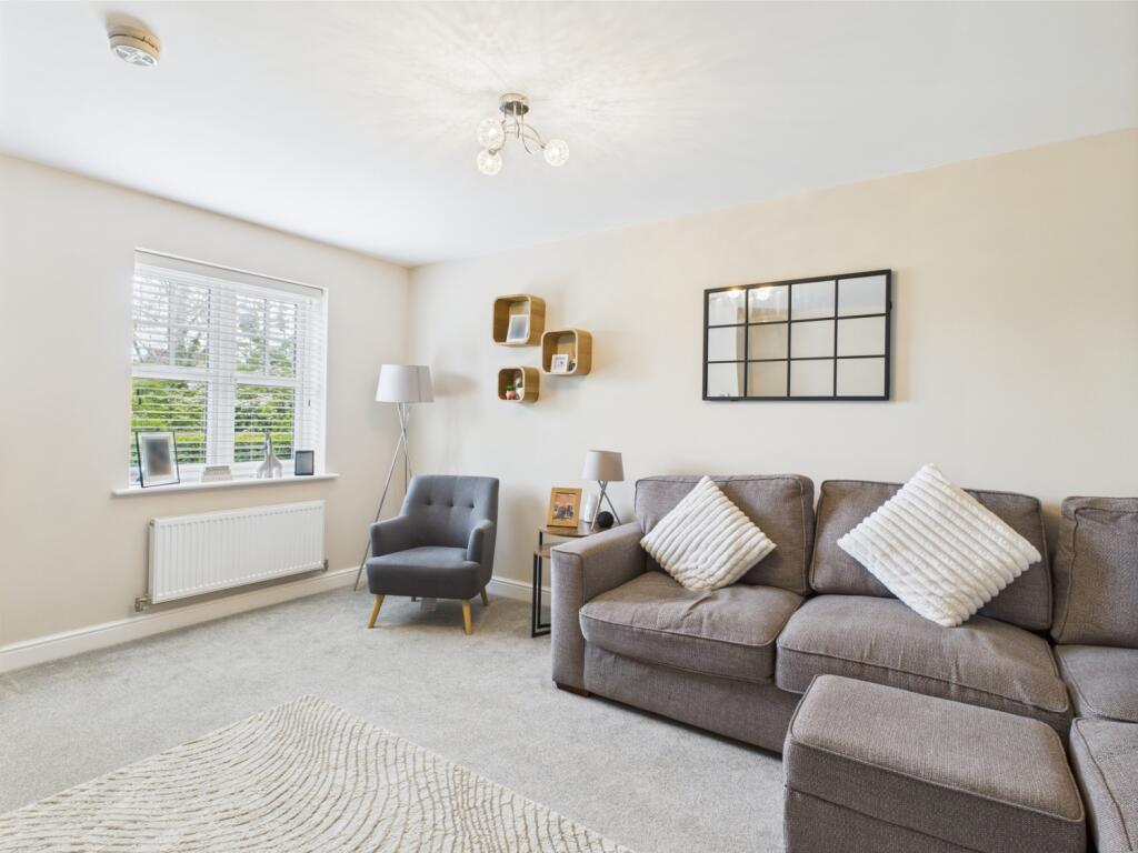 CAM04634G0-PR0034-STILL004