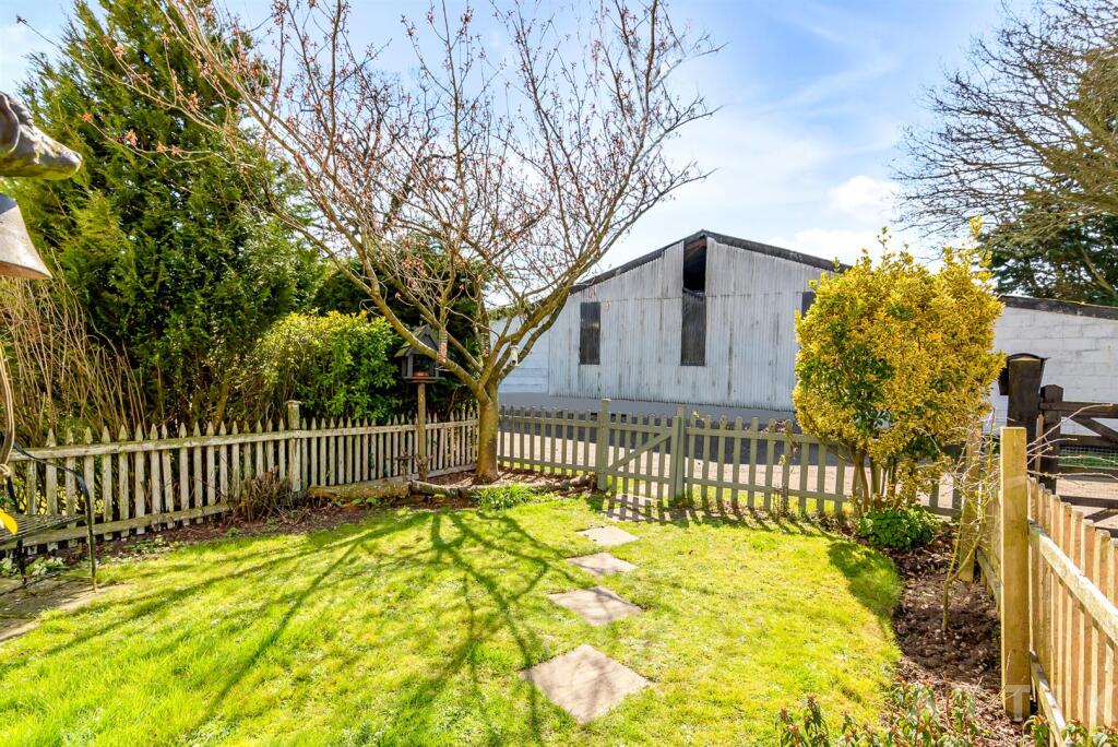 2 Town Farm Cottages IP19 0BE (4).jpg