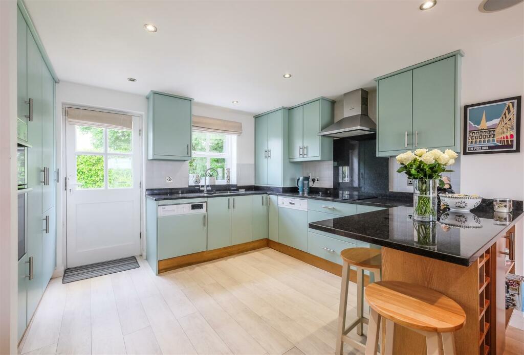 Kitchen/ Dining room