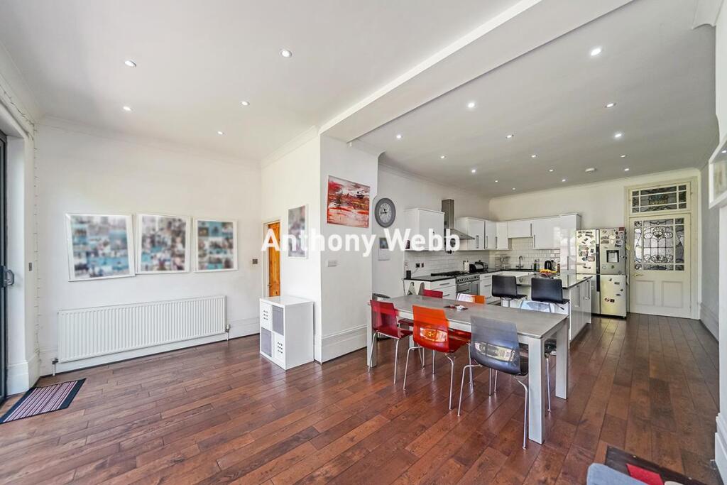 Dining Room / kitchen