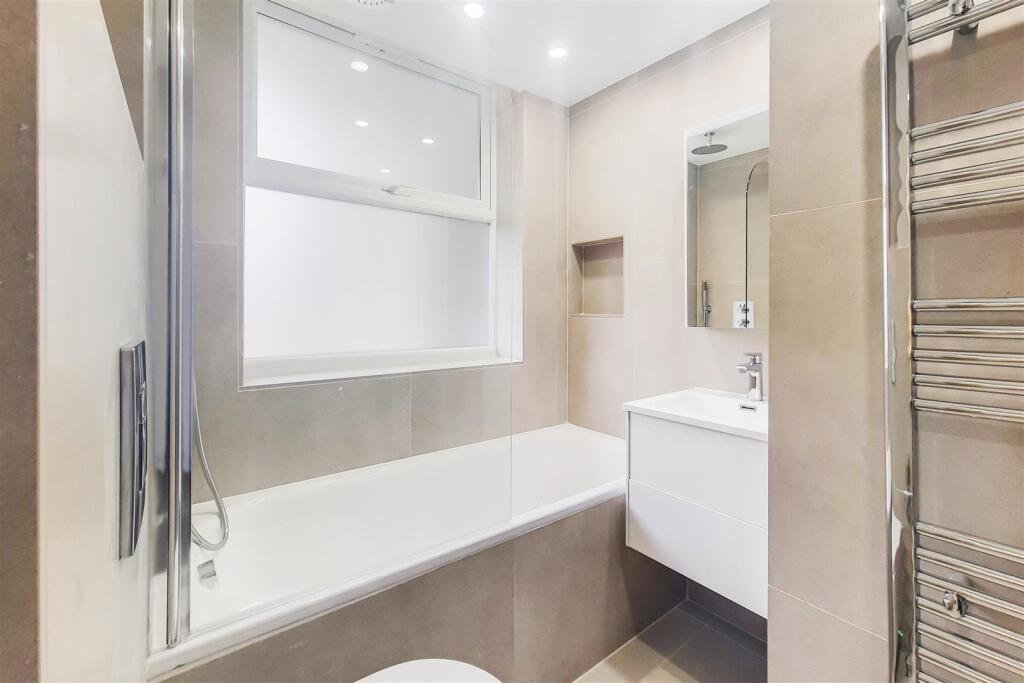 7_Bathroom-0.jpg