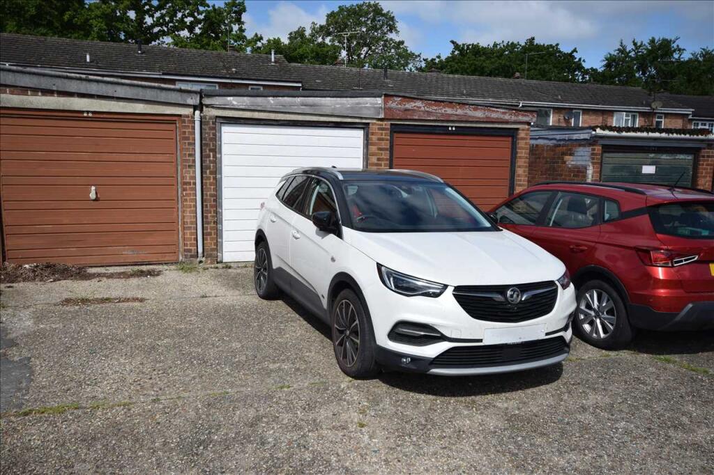 GARAGE &amp; PARKING