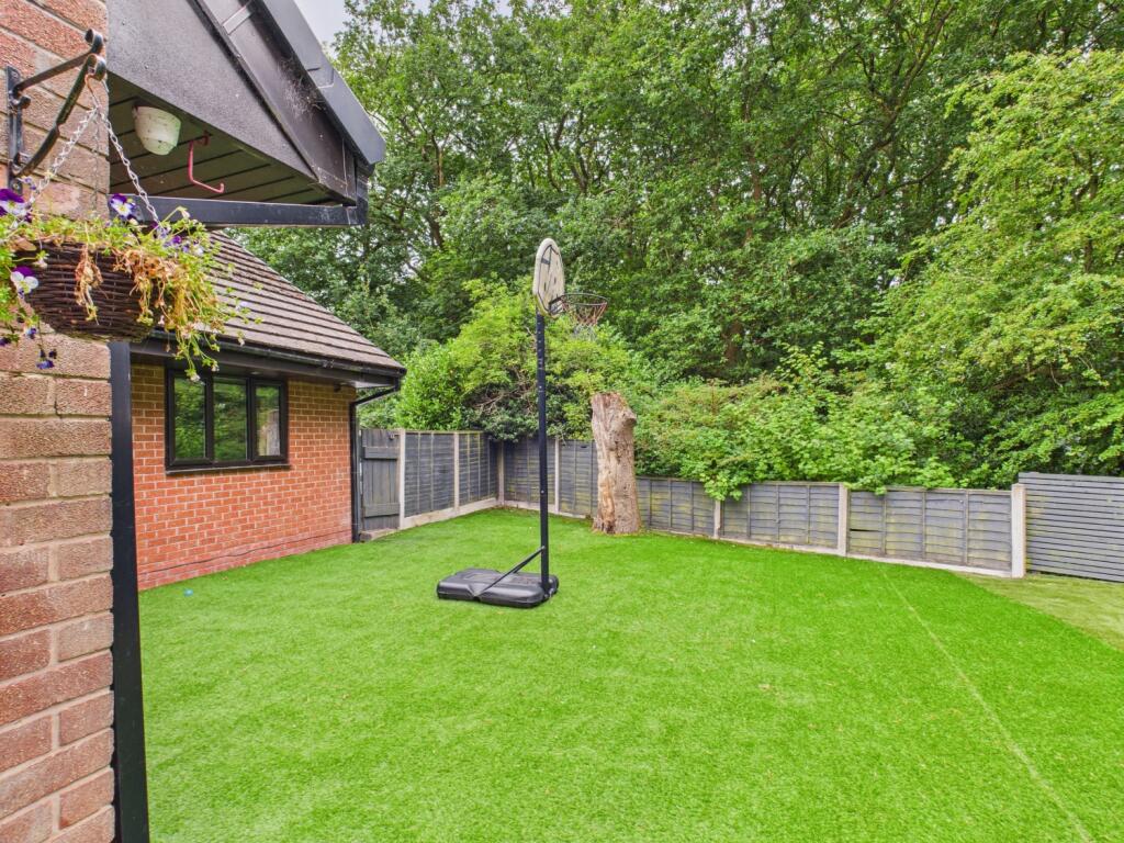 CAM03729G0-PR0082-STILL016