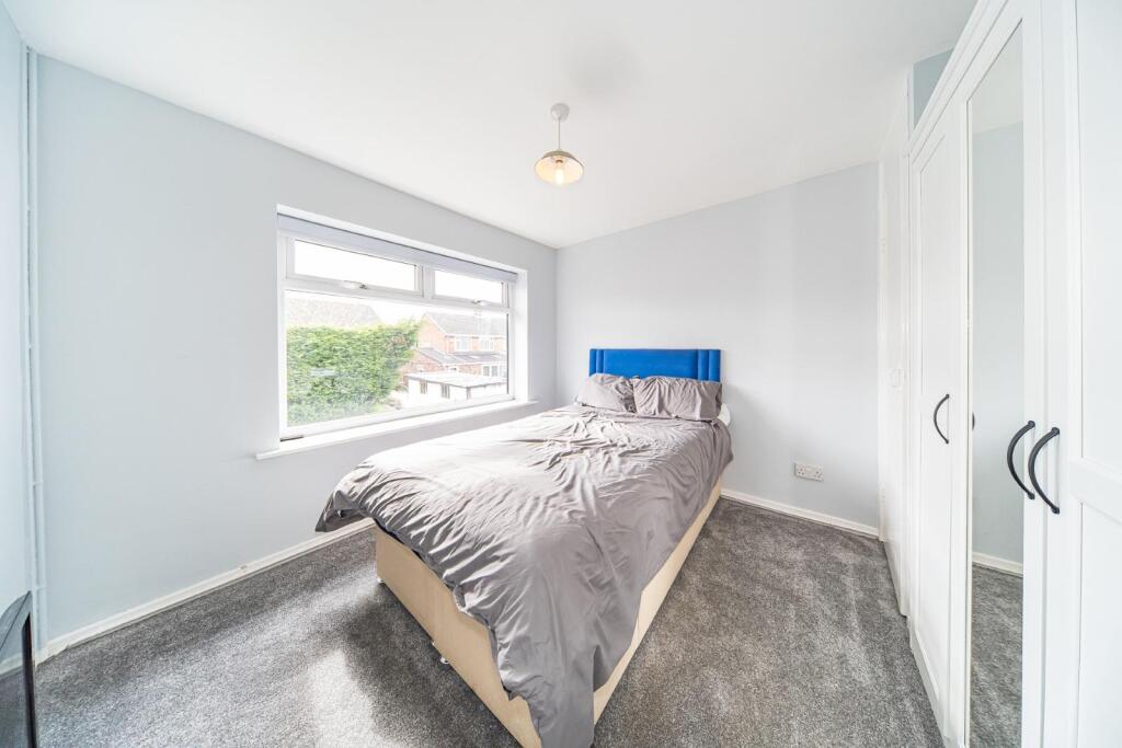 17 Arnside Avenue bedroom 2.jpg