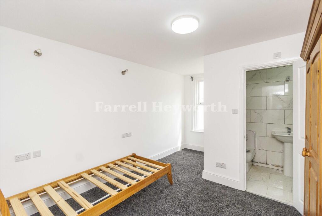 Bedroom 3 T202507031130.jpg