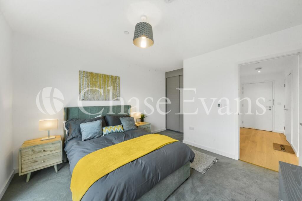 127 West Ealing, Wes