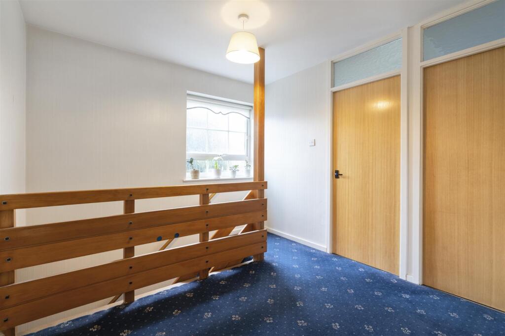 20 Farnborough Drive_8.jpg